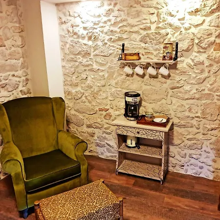 Cherie Βίλα Sutomiscica