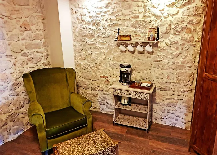 Cherie Villa Sutomiscica