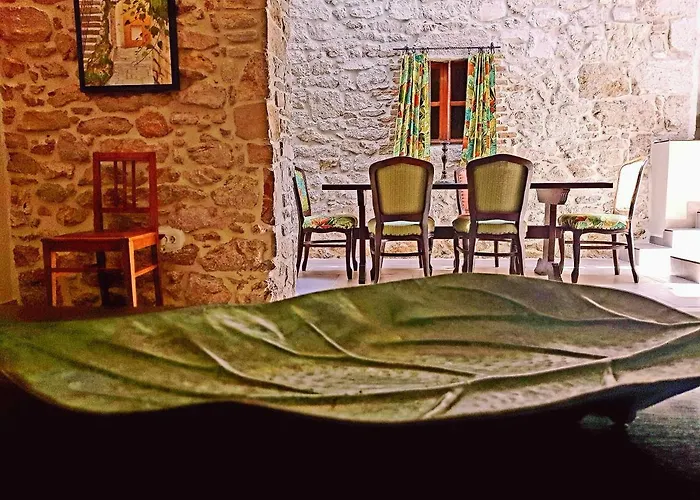 Cherie Villa Sutomiscica